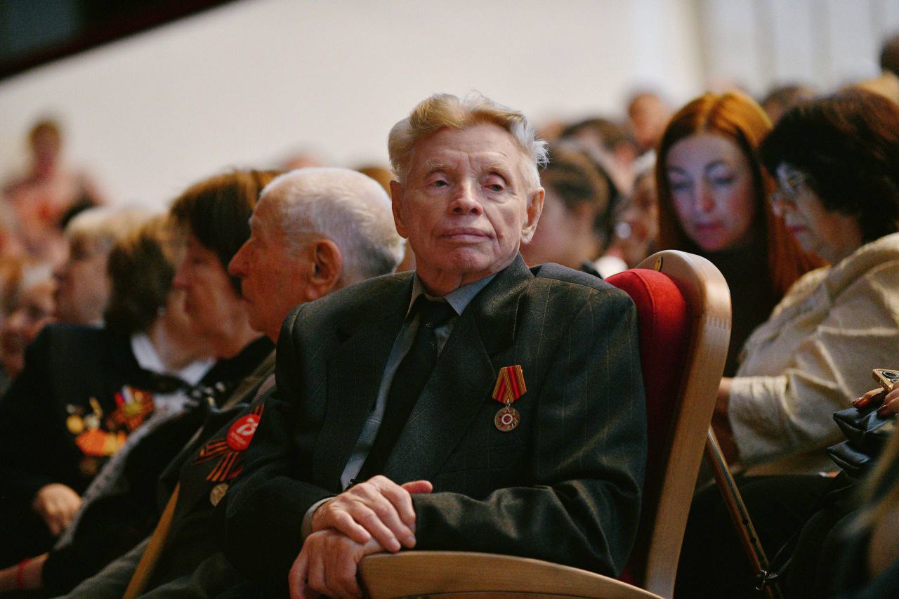 Василий Анохин поздравил почётного гражданина Смоленской области с вековым юбилеем Василий Анохин поздравил почётного гражданина Смоленской области с вековым юбилеем