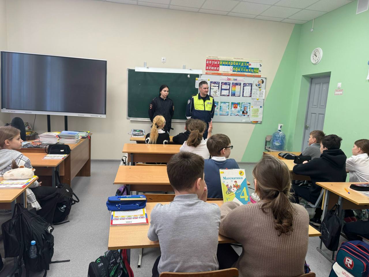 Сотрудники Госавтоинспекции провели профилактические мероприятия в МБОУ «Михновская средняя школа» Сотрудники Госавтоинспекции провели профилактические мероприятия в МБОУ «Михновская средняя школа»