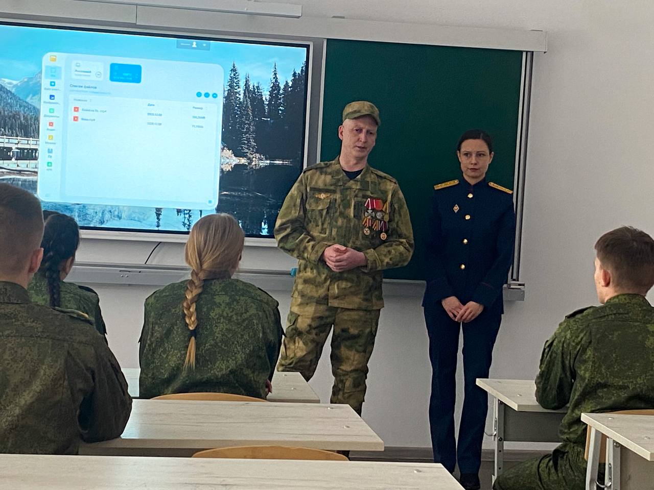 В преддверии Дня защитника Отечества в подшефном кадетском классе следственного управления прошел урок мужества В преддверии Дня защитника Отечества в подшефном кадетском классе следственного управления прошел урок мужества