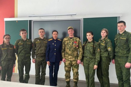 В преддверии Дня защитника Отечества в подшефном кадетском классе следственного управления прошел урок мужества