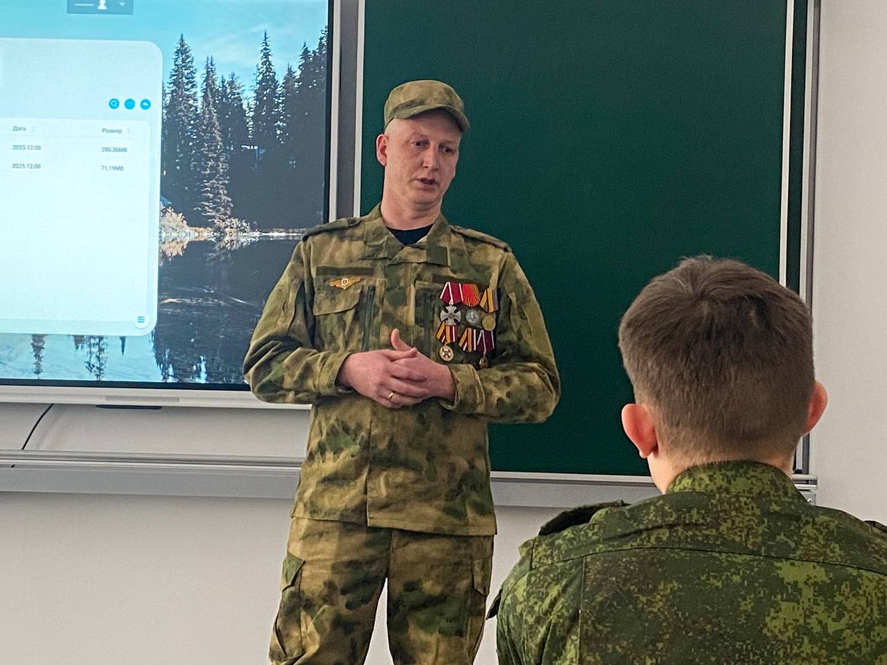 В преддверии Дня защитника Отечества в подшефном кадетском классе следственного управления прошел урок мужества В преддверии Дня защитника Отечества в подшефном кадетском классе следственного управления прошел урок мужества