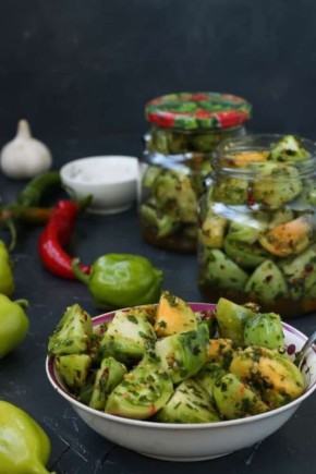 Приготовьте острый салат из зеленых помидоров: идеальная закуска для любого стола