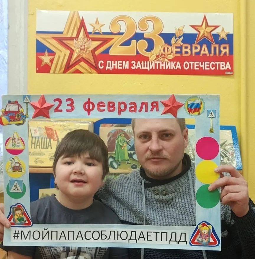 В Рославле сотрудники Госавтоинспекции совместно с дошкольниками провели профилактическую акцию «Мой папа соблюдает ПДД» В Рославле сотрудники Госавтоинспекции совместно с дошкольниками провели профилактическую акцию «Мой папа соблюдает ПДД»