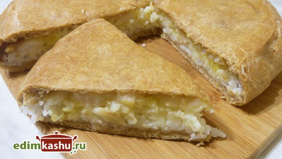 Как приготовить восхитительный пирог с рыбой и рисом, который влюбит всех