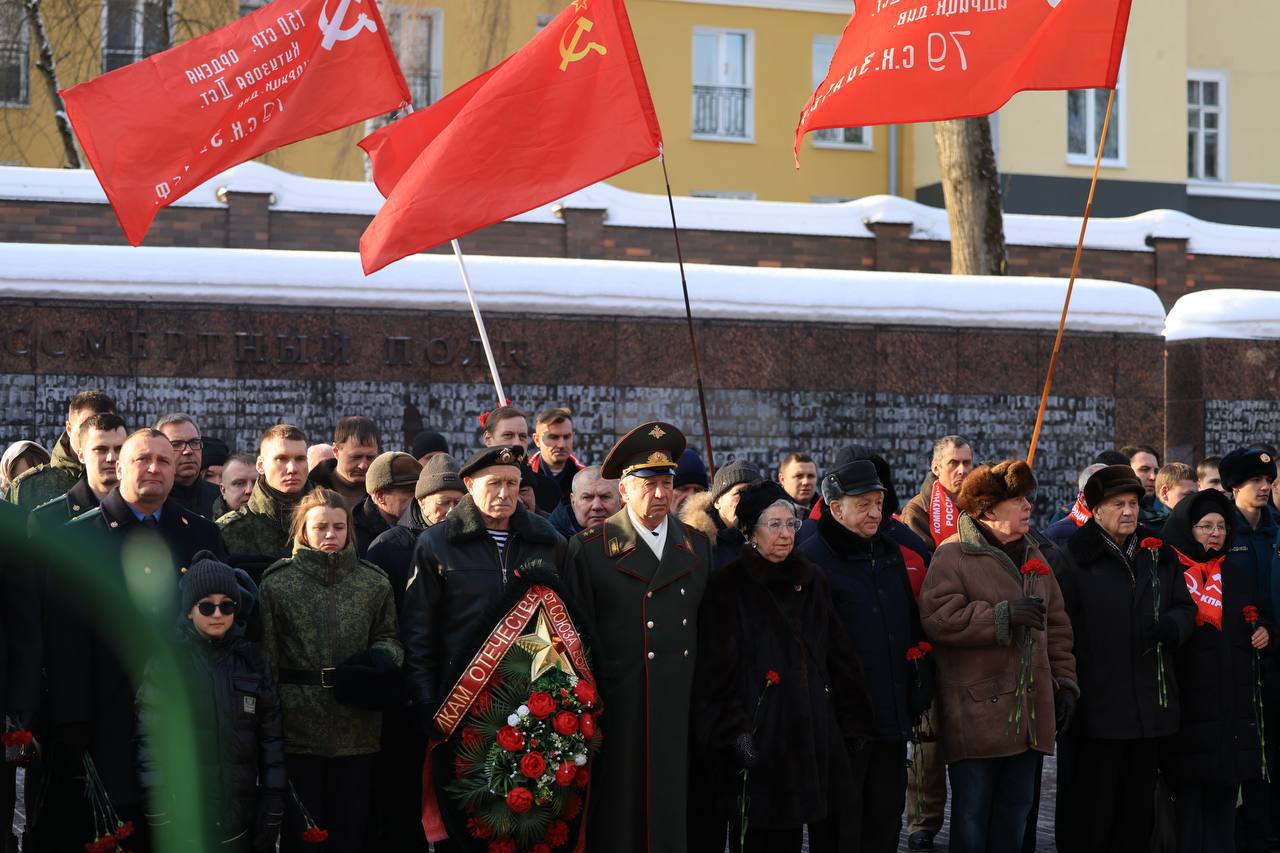 Александр Новиков: Открыли празднование предстоящего Дня защитника Отечества торжественным митингом в сквере Памяти Героев