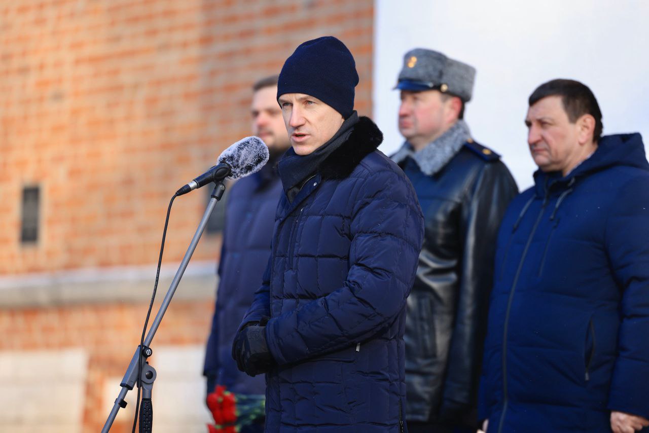 Артём Туров: Накануне Дня защитника Отечества в городе-герое Смоленске состоялся торжественный митинг Артём Туров: Накануне Дня защитника Отечества в городе-герое Смоленске состоялся торжественный митинг