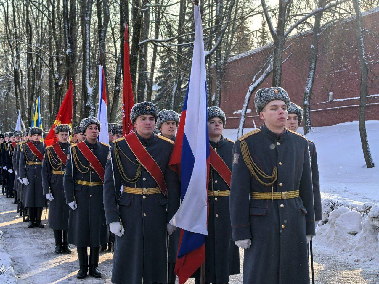 В преддверии Дня защитника Отечества работники прокуратуры Смоленской области приняли участие в торжественном митинге В преддверии Дня защитника Отечества работники прокуратуры Смоленской области приняли участие в торжественном митинге