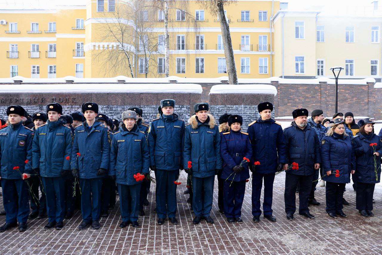 Артём Туров: Накануне Дня защитника Отечества в городе-герое Смоленске состоялся торжественный митинг Артём Туров: Накануне Дня защитника Отечества в городе-герое Смоленске состоялся торжественный митинг