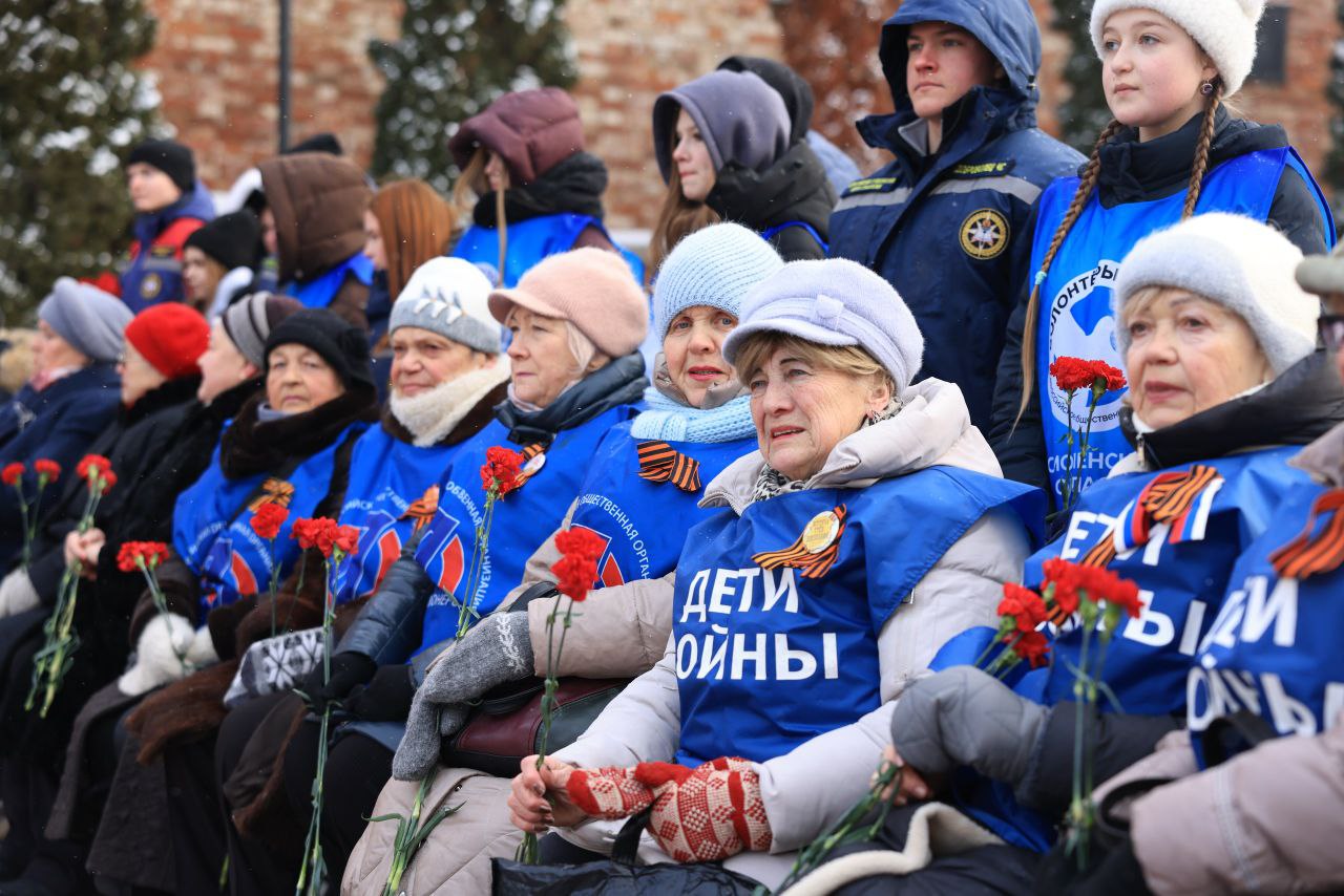 Артём Туров: Накануне Дня защитника Отечества в городе-герое Смоленске состоялся торжественный митинг Артём Туров: Накануне Дня защитника Отечества в городе-герое Смоленске состоялся торжественный митинг
