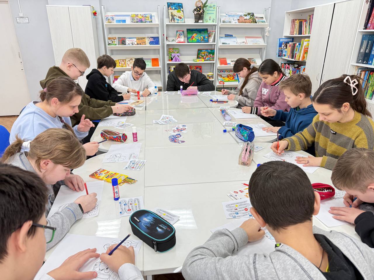 В Вязьме прошёл мастер-класс по изготовлению поздравительных открыток в преддверии Дня защитника Отечества В Вязьме прошёл мастер-класс по изготовлению поздравительных открыток в преддверии Дня защитника Отечества