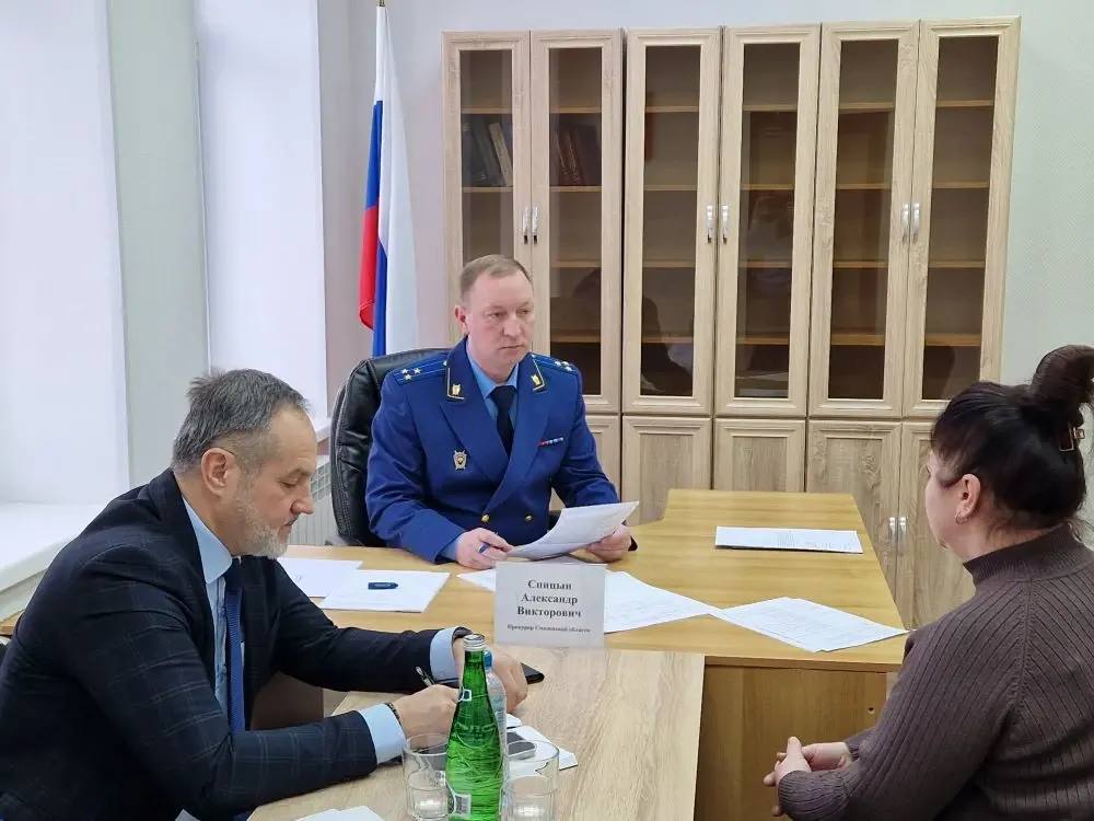 Прокурор Смоленской области Александр Спицын провел личный прием граждан в Шумячском и Ершичском районах, а также посетил дом-интернат для престарелых и инвалидов