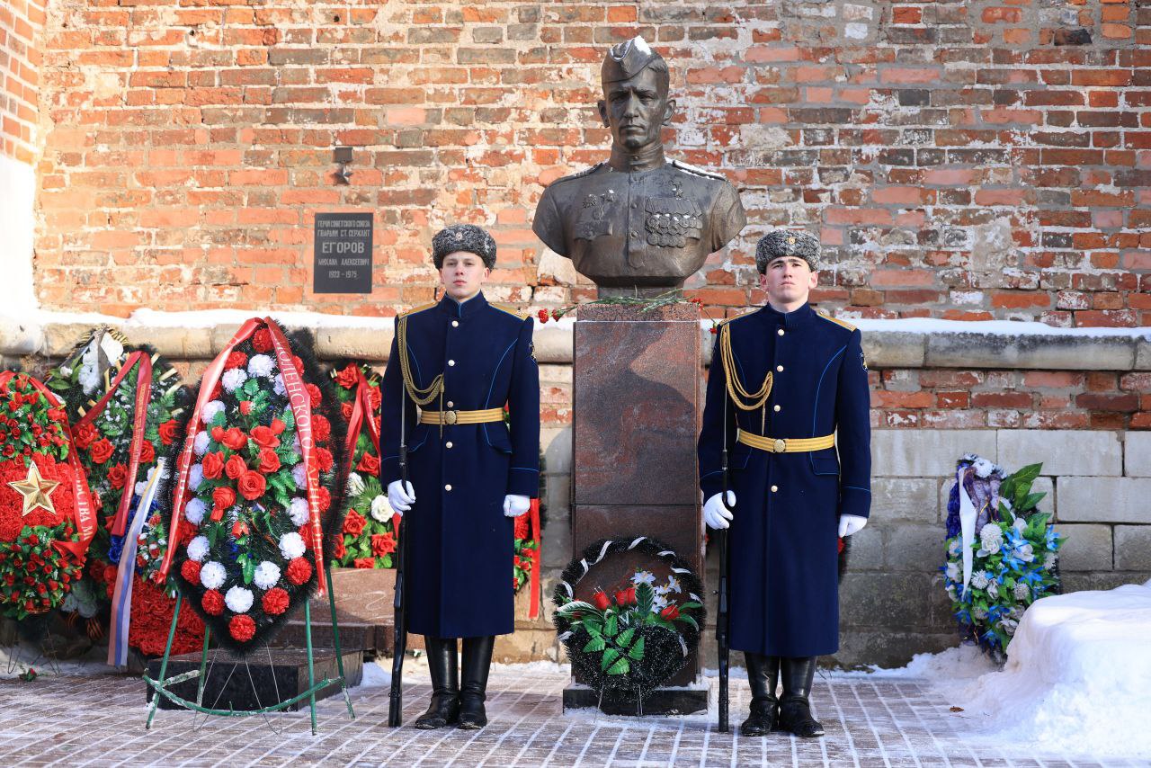Артём Туров: Накануне Дня защитника Отечества в городе-герое Смоленске состоялся торжественный митинг Артём Туров: Накануне Дня защитника Отечества в городе-герое Смоленске состоялся торжественный митинг