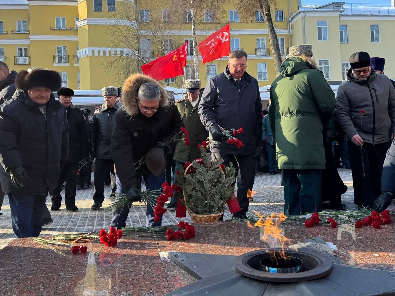 Александр Новиков: Открыли празднование предстоящего Дня защитника Отечества торжественным митингом в сквере Памяти Героев Александр Новиков: Открыли празднование предстоящего Дня защитника Отечества торжественным митингом в сквере Памяти Героев