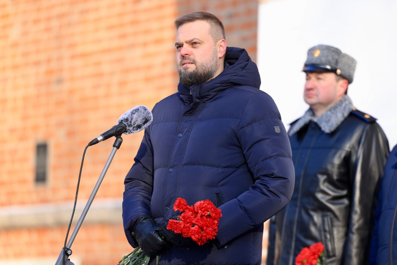 Артём Туров: Накануне Дня защитника Отечества в городе-герое Смоленске состоялся торжественный митинг Артём Туров: Накануне Дня защитника Отечества в городе-герое Смоленске состоялся торжественный митинг