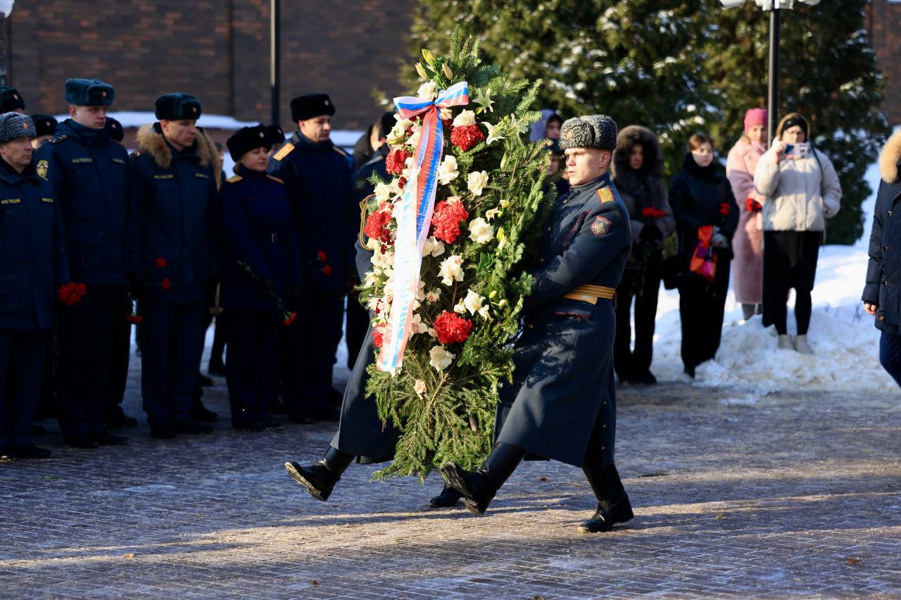Александр Новиков: Открыли празднование предстоящего Дня защитника Отечества торжественным митингом в сквере Памяти Героев Александр Новиков: Открыли празднование предстоящего Дня защитника Отечества торжественным митингом в сквере Памяти Героев
