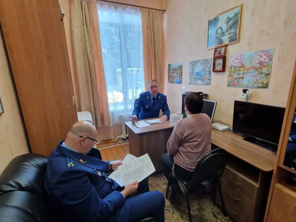 Прокурор Смоленской области Александр Спицын провел личный прием граждан в Шумячском и Ершичском районах, а также посетил дом-интернат для престарелых и инвалидов Прокурор Смоленской области Александр Спицын провел личный прием граждан в Шумячском и Ершичском районах, а также посетил дом-интернат для престарелых и инвалидов