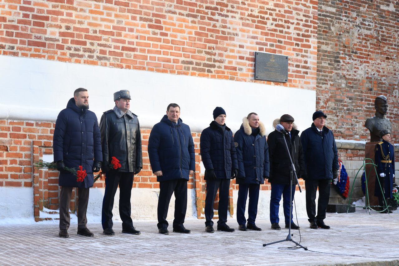 Артём Туров: Накануне Дня защитника Отечества в городе-герое Смоленске состоялся торжественный митинг Артём Туров: Накануне Дня защитника Отечества в городе-герое Смоленске состоялся торжественный митинг
