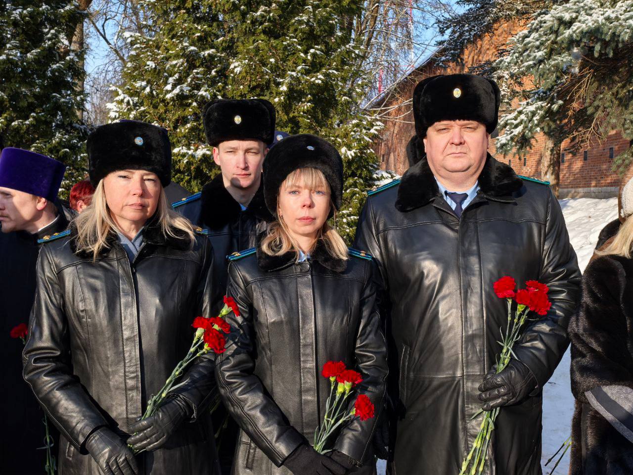 В преддверии Дня защитника Отечества работники прокуратуры Смоленской области приняли участие в торжественном митинге