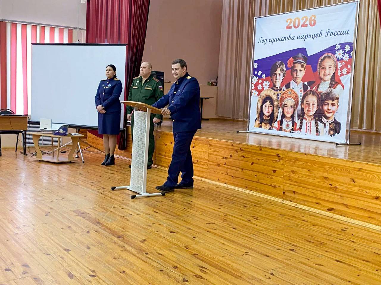 В преддверии Дня защитника Отечества офицеры регионального СКР по Смоленской области провели урок мужества для учеников МБОУ «Средняя школа №1 им. Ю.А. Гагарина» В преддверии Дня защитника Отечества офицеры регионального СКР по Смоленской области провели урок мужества для учеников МБОУ «Средняя школа №1 им. Ю.А. Гагарина»