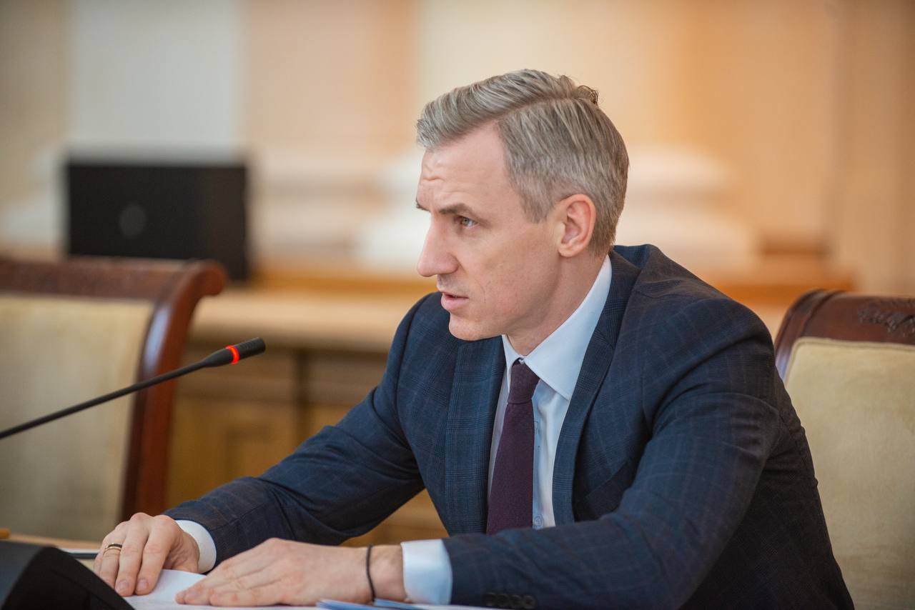 Василий Анохин провёл рабочее совещание по реализации инфраструктурных проектов в Смоленской области