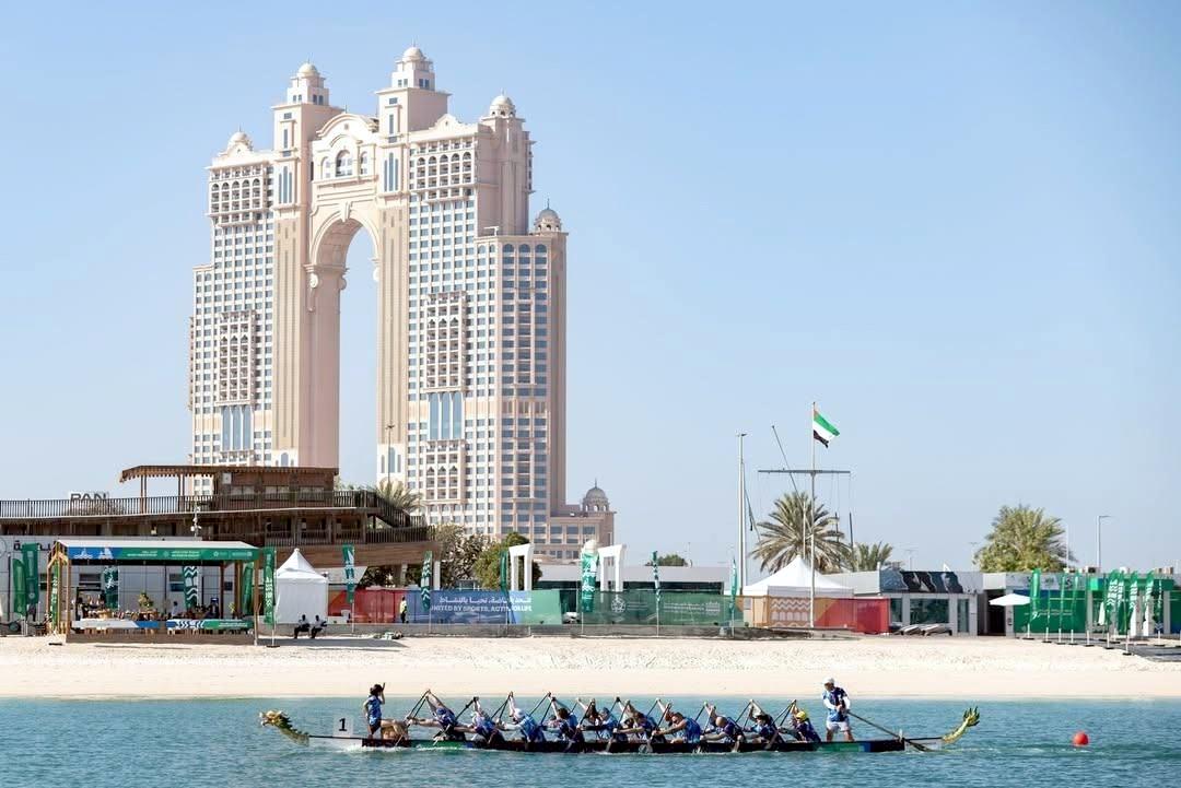 +30°, солёная вода Персидского залива и совсем не уральский климат +30°, солёная вода Персидского залива и совсем не уральский климат
