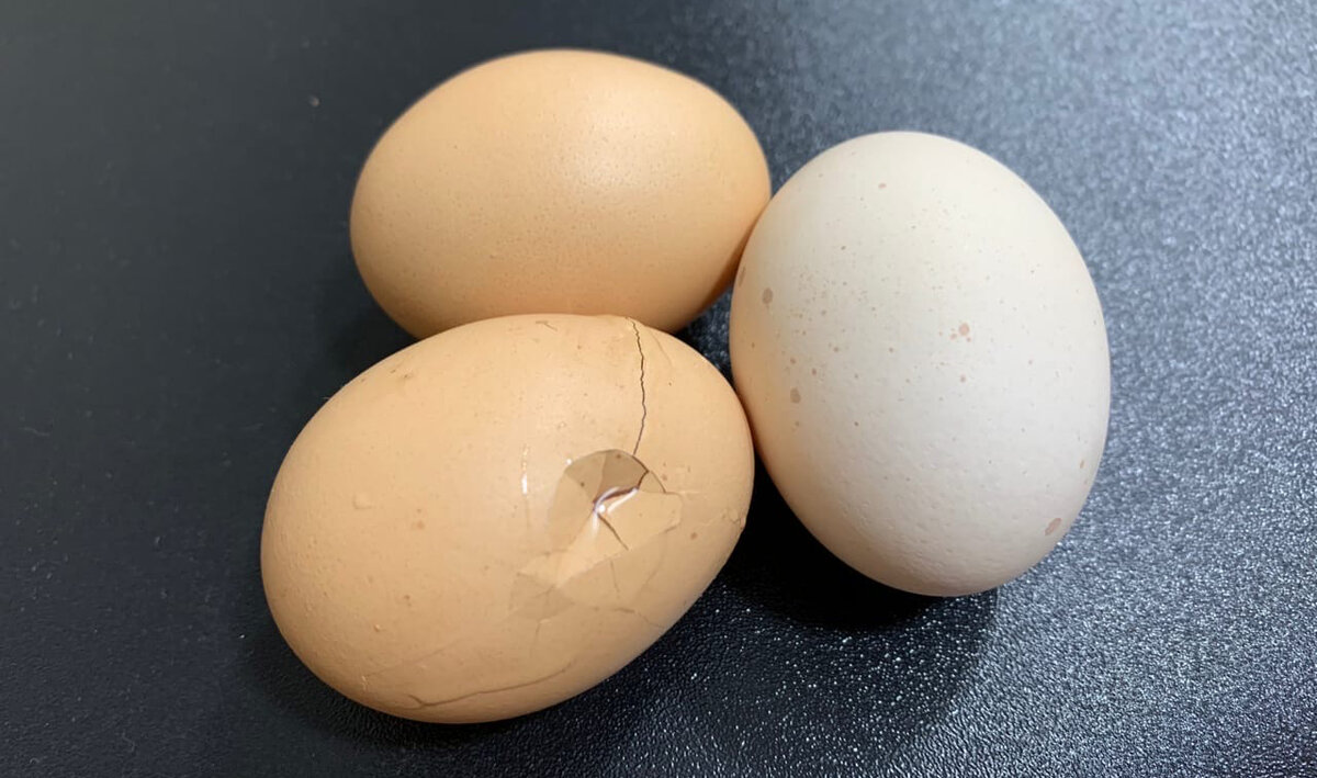 Как сварить треснувшие яйца: уникальные методы, которые вам точно понравятся