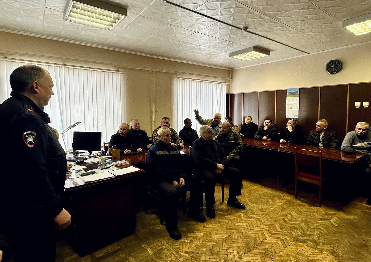 Сотрудники Госавтоинспекция города Смоленска провели рабочую встречу с трудовым коллективом «Почты России» Сотрудники Госавтоинспекция города Смоленска провели рабочую встречу с трудовым коллективом «Почты России»