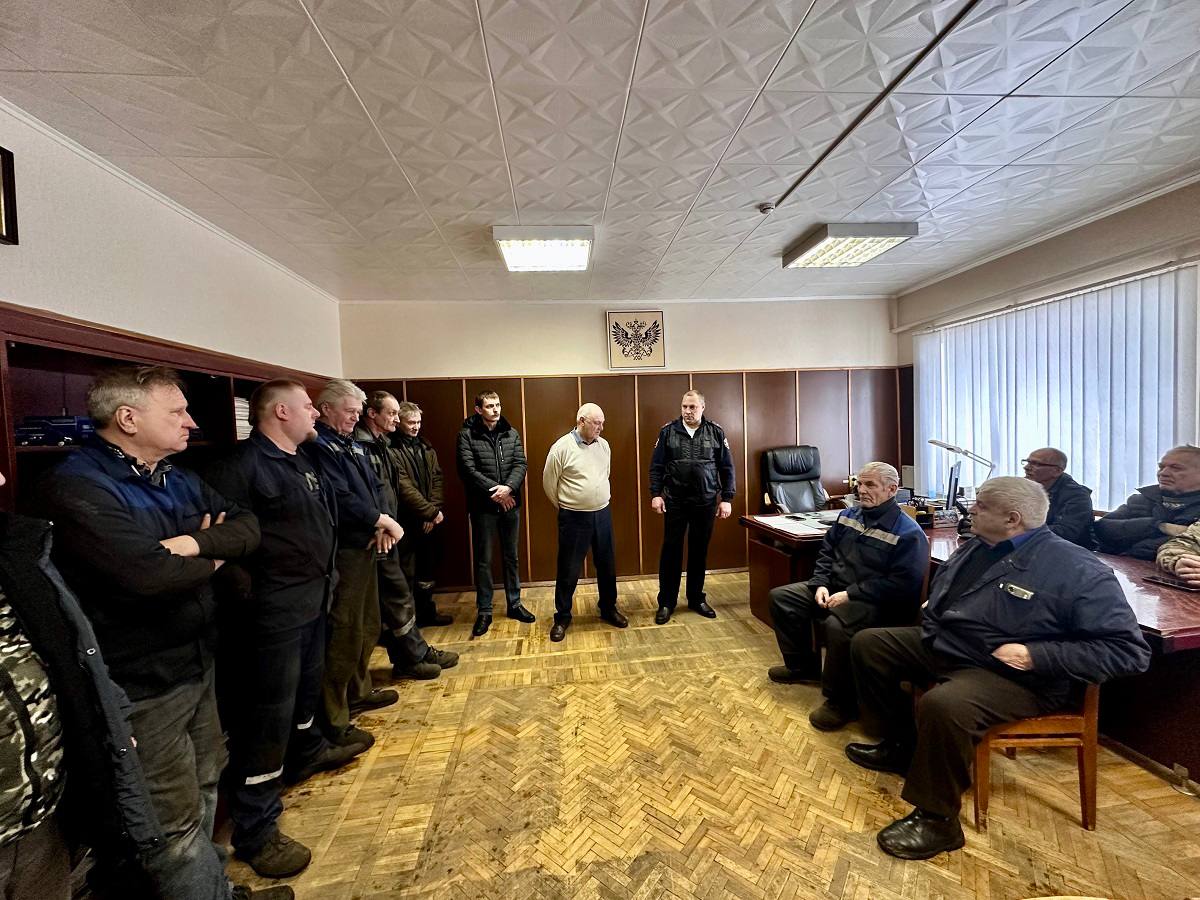 Сотрудники Госавтоинспекция города Смоленска провели рабочую встречу с трудовым коллективом «Почты России» Сотрудники Госавтоинспекция города Смоленска провели рабочую встречу с трудовым коллективом «Почты России»