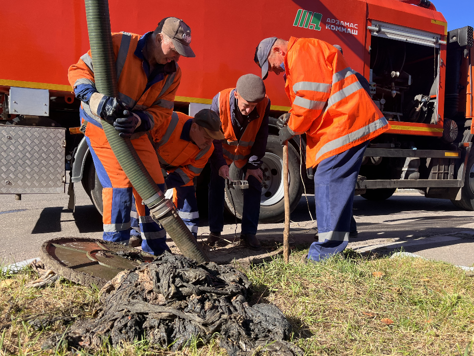 Необычные 'подарки' сантехникам: что опасно сбрасывать в канализацию