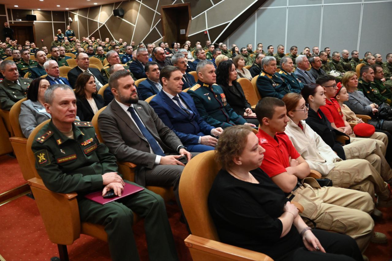 Артём Туров: В Смоленске прошли торжества в честь 85-летнего юбилея 29-ой отдельной железнодорожной Варшавской бригады Вооруженных сил РФ Артём Туров: В Смоленске прошли торжества в честь 85-летнего юбилея 29-ой отдельной железнодорожной Варшавской бригады Вооруженных сил РФ