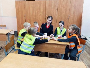 Смоленские юные инспекторы движения присоединились к Всероссийскому празднику безопасности на дорогах