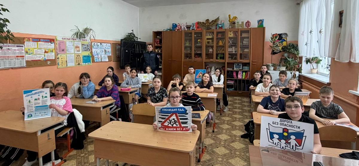 В Рославле сотрудники Госавтоинспеции продолжают профилактическую работу с несовершеннолетними В Рославле сотрудники Госавтоинспеции продолжают профилактическую работу с несовершеннолетними