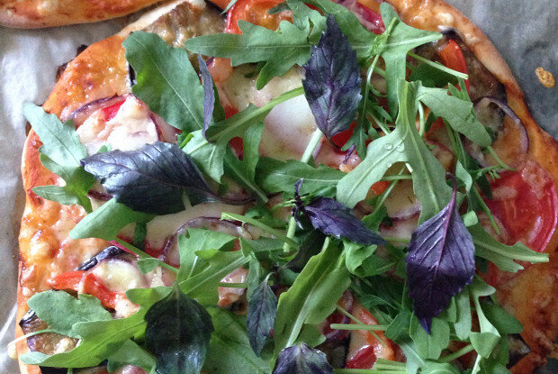 Ароматное тесто для пиццы с пряными травами