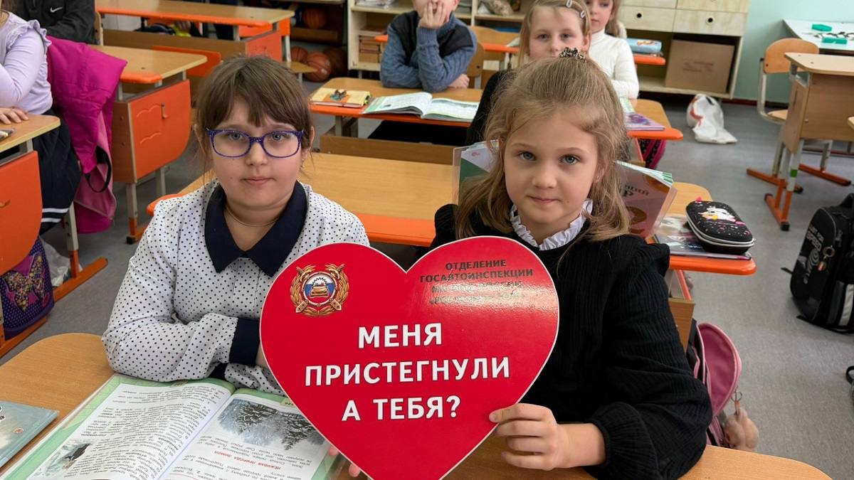 В Рославле сотрудники Госавтоинспеции продолжают профилактическую работу с несовершеннолетними В Рославле сотрудники Госавтоинспеции продолжают профилактическую работу с несовершеннолетними