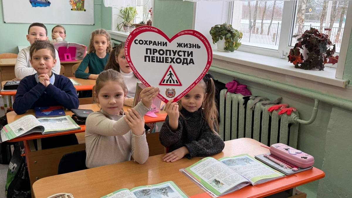 В Рославле сотрудники Госавтоинспеции продолжают профилактическую работу с несовершеннолетними В Рославле сотрудники Госавтоинспеции продолжают профилактическую работу с несовершеннолетними