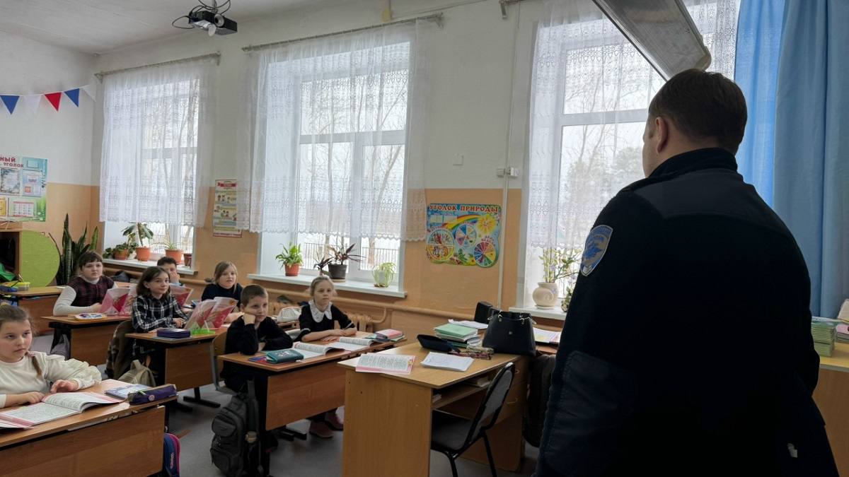 В Рославле сотрудники Госавтоинспеции продолжают профилактическую работу с несовершеннолетними В Рославле сотрудники Госавтоинспеции продолжают профилактическую работу с несовершеннолетними