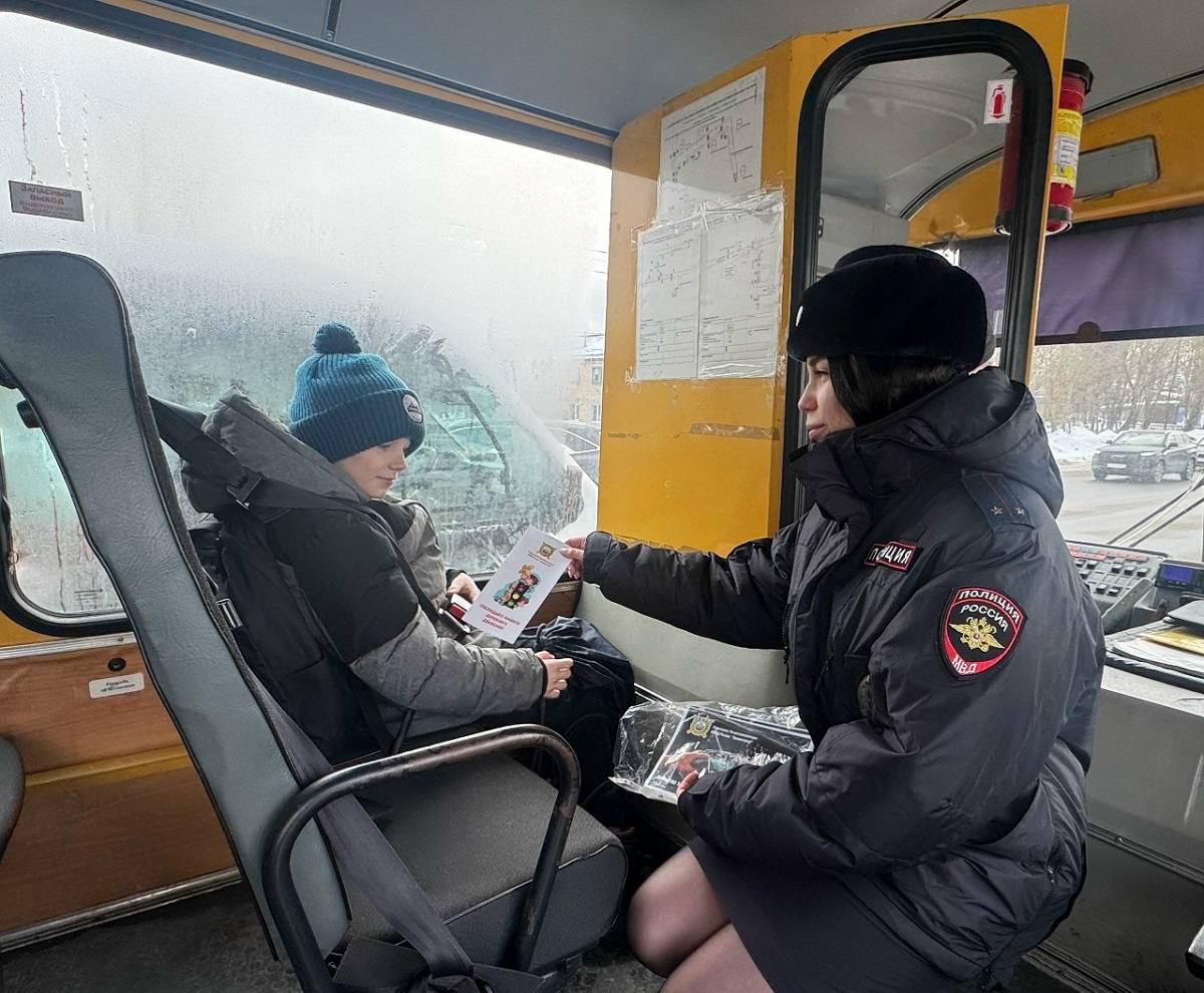 Сотрудники отделения Госавтоинспекции ОМВД России «Смоленский» провели профилактическую акцию «Дорога БЕЗопасности»