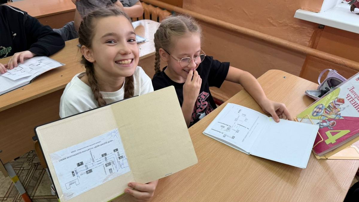 В Рославле сотрудники Госавтоинспеции продолжают профилактическую работу с несовершеннолетними В Рославле сотрудники Госавтоинспеции продолжают профилактическую работу с несовершеннолетними