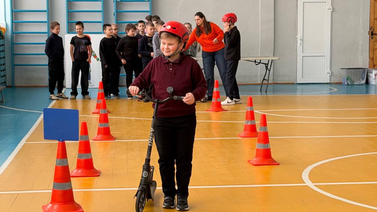 В Рославле сотрудники Госавтоинспекции продолжают усиленную работу с детьми по предотвращению детского дорожно-транспортного травматизма В Рославле сотрудники Госавтоинспекции продолжают усиленную работу с детьми по предотвращению детского дорожно-транспортного травматизма