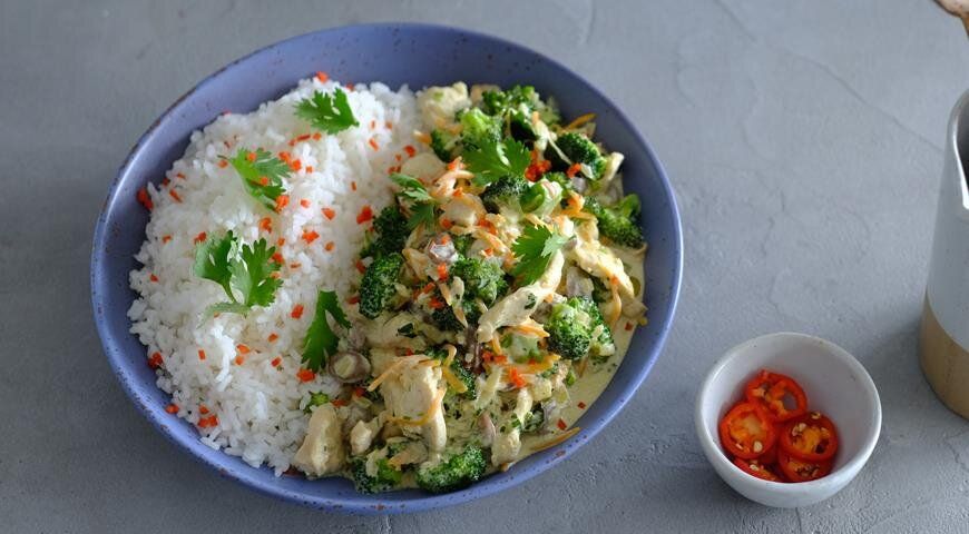 Кулинарное Настоящее: Курица с Брокколи в Кокосовом Молоке