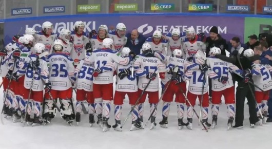 Василий Анохин поздравил смоленскую команду "Славутич" с выходом в полуфинал