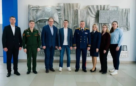 В Смоленске состоялась встреча руководителя СУ СК России по Смоленской области Анатолия Юрьевича Уханова и начальника Главного Штаба Всероссийского детско-юношеского военно-патриотического общественного движения «ЮНАРМИЯ»...