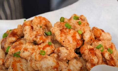 Крылышки без костей во фритюре: новый взгляд на привычное блюдо