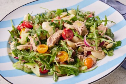 Новый салат с тунцом и фасолью: лёгкий и освежающий рецепт