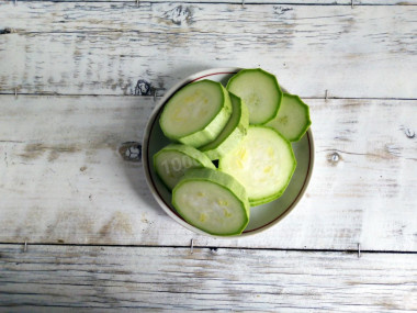 Кабачки в кляре: хрустящее лакомство за 30 минут для всей семьи