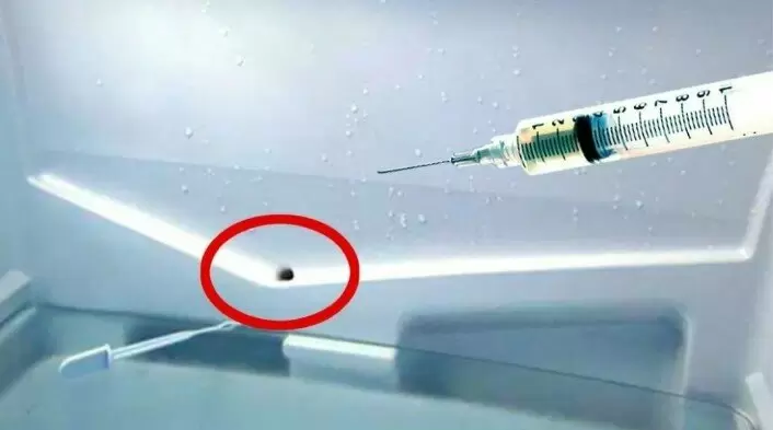 Как почистить дренаж холодильника и избежать проблем с водой