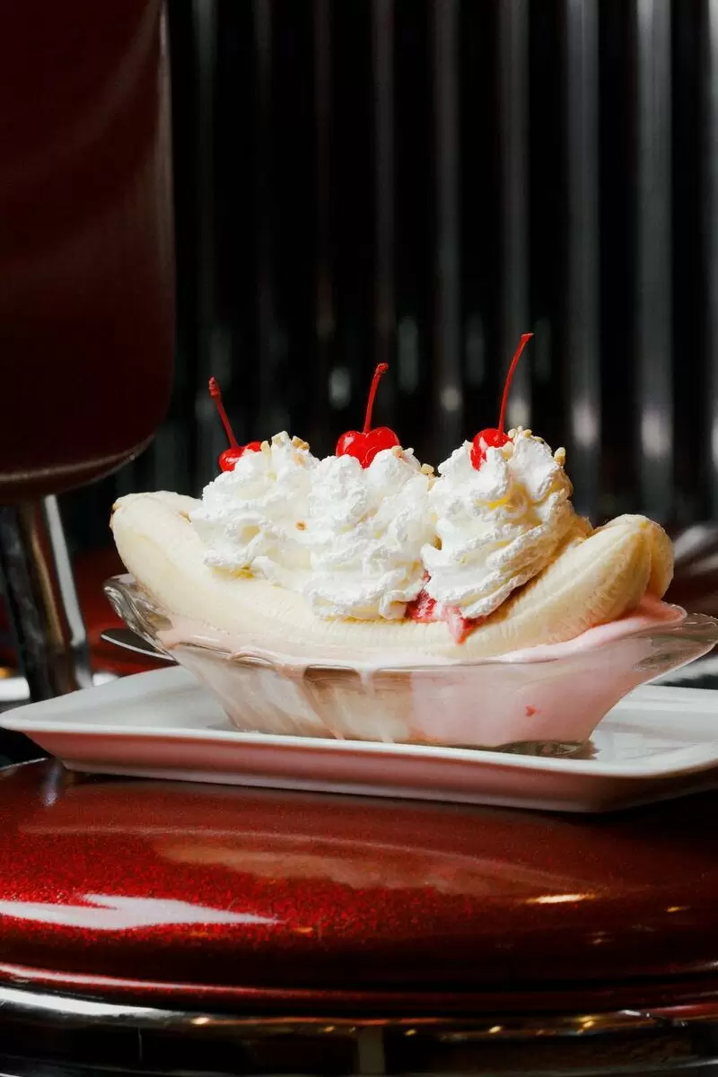 Неповторимый банан сплит: простой и вкусный десерт для уюта