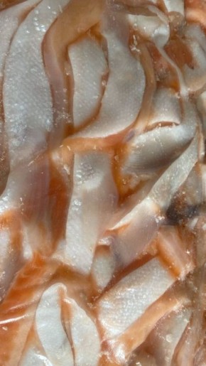 Восторг гурманов: подсоленные брюшки семги на прилавках