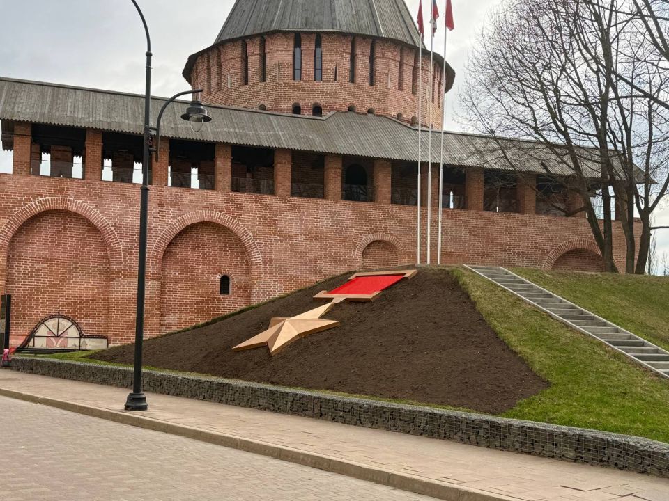 Александр Новиков: Обновили звезду города-героя у Громовой башни и подготовили центральную клумбу к высадке цветов