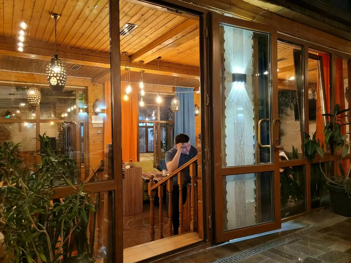 Уникальная кухня Алматы: ресторан 'Тархун' стал любимым местом гурманов